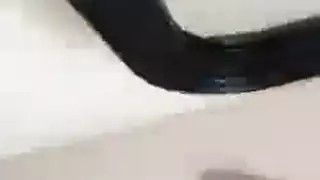 مشهد إباحي خارجي: جلسة استمناء شديدة لميلف