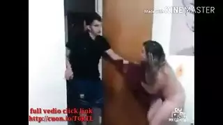 مدرسة مصرية من القاهرة تتناك من طالب سوري عمر ابنها