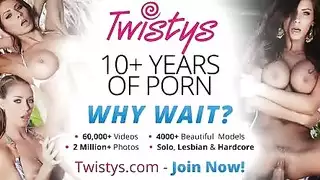 سكس جامد بكى وصراخ وهي على السلم