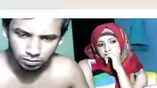 محجبة جزائرية في الشارع