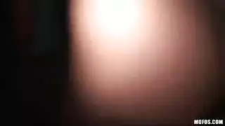 ولد يفشخ امه بالعنف وينزل لبنه جواها