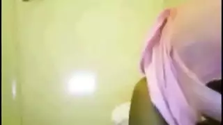 حجاب ونشوة: عربية تمتاع برجولات في فيلم إباحي