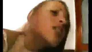 امرأة سمراء في حالة سكر وأكثر