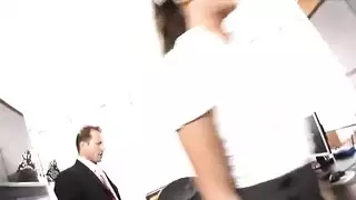 طالبه جمعيه في المكتب