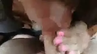 أصوّرك بعدستي وأتخيلك على ركبتيك