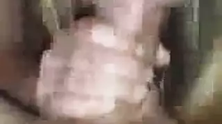 ركبتاها تضربان الأرض، فمها يفتح لجماع صلب
