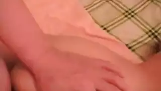 يسر عارية