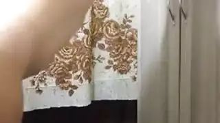 فتاة عربية منحنية تتلقى حمولة ساخنة بالداخل
