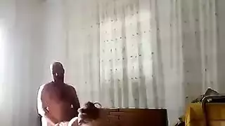 الابن ينيك جارتة بدل ابوه