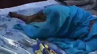  فتاة نائمة تُضرب في كل الثقوب بوضعية الكلب