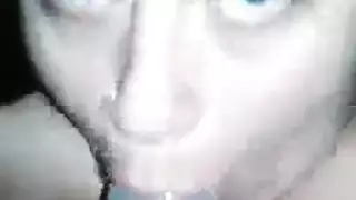 أتوسل لذلك اللسان على مهبلي