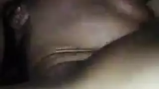 شقراء رطبة وقرنية في القدم
