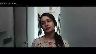 كلبات راقيات في مشهد جنس جماعي