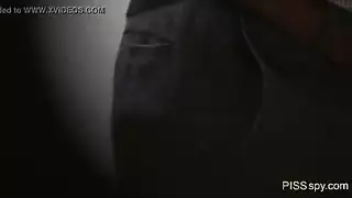 رجل وسيم ذو قضيب ضخم يمارس الجنس بقوة مع مارلين في مغامرة خارجية طويلة