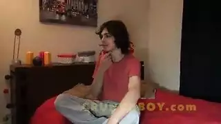 رجل مثلي الجنس مثير يحصل على الوجه