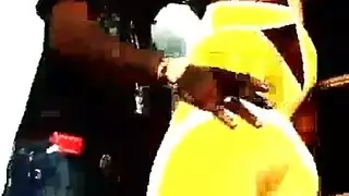 مراهقون يتناوبون على قضيب رجل مسن