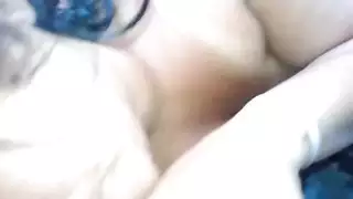 سر الابنة: ممارسة سادية ثلاثية مع جماع وجه قاسٍ
