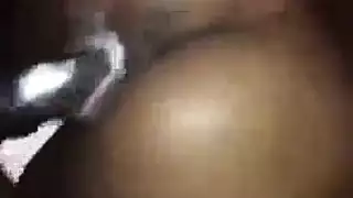 فتاة الحصول على انتزاع لها فحص ألعاب الشريط