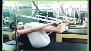 نيك غي قاعة رياضة كل احد يتبدلان مع زوجة صديقه مترجم