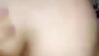 يجلخ زبه على كسها
