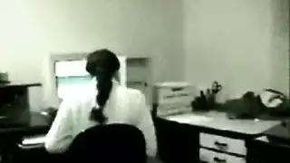 شريط جنسي في الدش: عاهرة الكاميرا تمص وتنيك