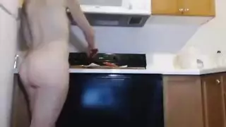 قذف داخل الحرم: شاب من الحي يملأ طالبة جامعية