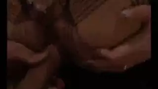 شقراء صدرها كبير تمص القضيب وتنزل المني في أوgy سوق السمك