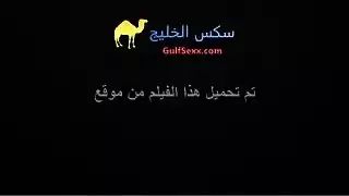 محجبة عربية عرقية تقلع ملابس وتتناك من اثنان