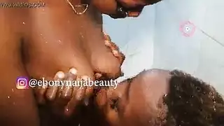 العاهرة السمراء تُدكّ في فيلم إباحي قاسٍ