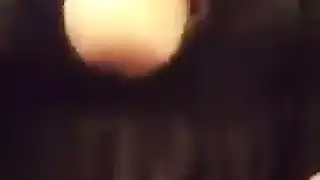 امرأة عربية ممتلئة الجسم تتباهى بثدييها الطبيعيين الكبيرين قبل القذف داخلها