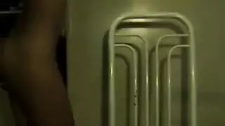 تشغيل شريط إباحي يتحول إلى جلسة استمناء علنية