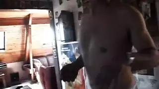عذراء هاوية شابة تُدمر بقضيب ضخم