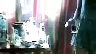 خادمة عربية مثيرة تأخذ عدة حمولات على وجهها