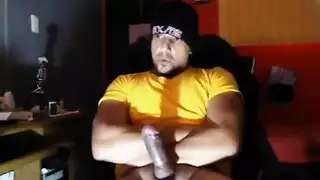 تبادل مني احتفالي: قضيبان يستمنيان حتى الإفراغ