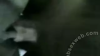 الفتاة المدللة تحصل على جماع جماعي صريح