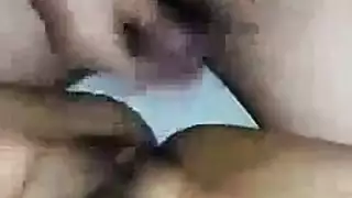 فتيان مراهقون يتشاركون عضواً نابضاً