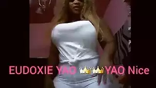 خيال الجنس المزدوج: تركب قضيبًا أسودًا صلبًا بينما تمص صديقًا