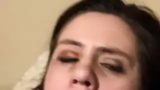 تدخل الاكل في طيزها