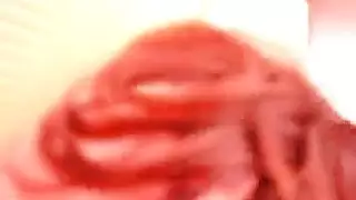 مشهد خنثي xxx يداعب مؤخرة وفرج عذراء