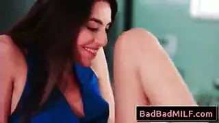ممارسة جنس جماعي على يخت مع عاهرة هندية يائسة