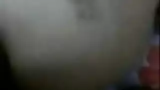 يبدأ بمص صدرها ثم ينتقل إلى مص كسها