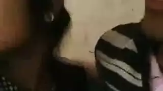 المدرسة تأخذه بعمق في مؤخرتها الضيقة