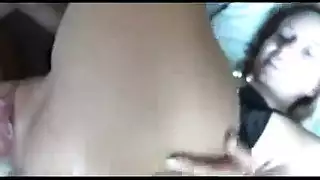 في سن المراهقة يبعث بوسها دسم