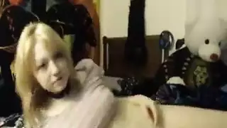 أزواج وقحون يجعلون قضبانهم تندى في فيلم بورن سري على الأريكة