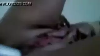 مراهقة إبوني ضيقة تأخذ قضيبًا أسود نابضًا في حلقها