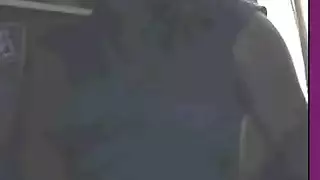 شاب هاوي مثير يعرض مؤخرته الرائعة لإسعادها