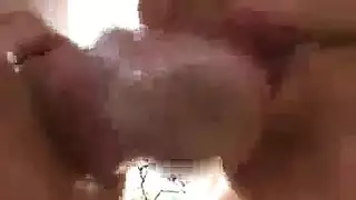 شقراء ناضجة مثيرة تأخذ ضربًا قاسيًا