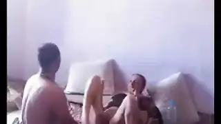 تعنيف حنجري وجنس كلابي عنيف