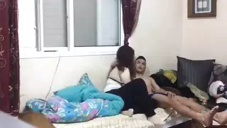 الفحل المصري يأخذها بكل وضعية في ماراثون إباحي