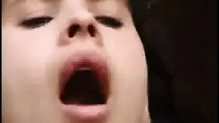 جلسة جنس قاسي كالفرس تنتهي بقذف متفجر